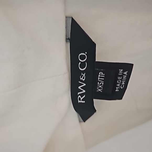 RW&CO Extended-Sleeve V-Neck Fitted Tee - XXS - Picture 6 of 9